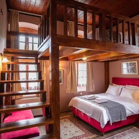 The Old School Boutique Hotel Сирако Екстериор снимка
