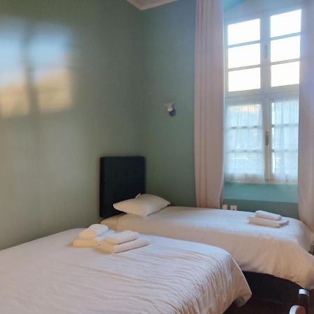 The Old School Boutique Hotel Сирако Екстериор снимка