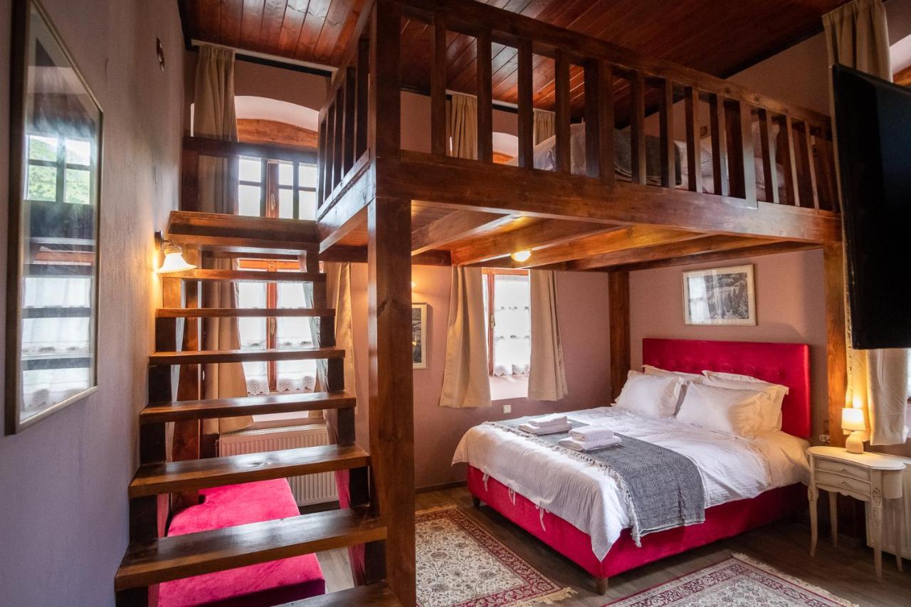 The Old School Boutique Hotel Сирако Екстериор снимка