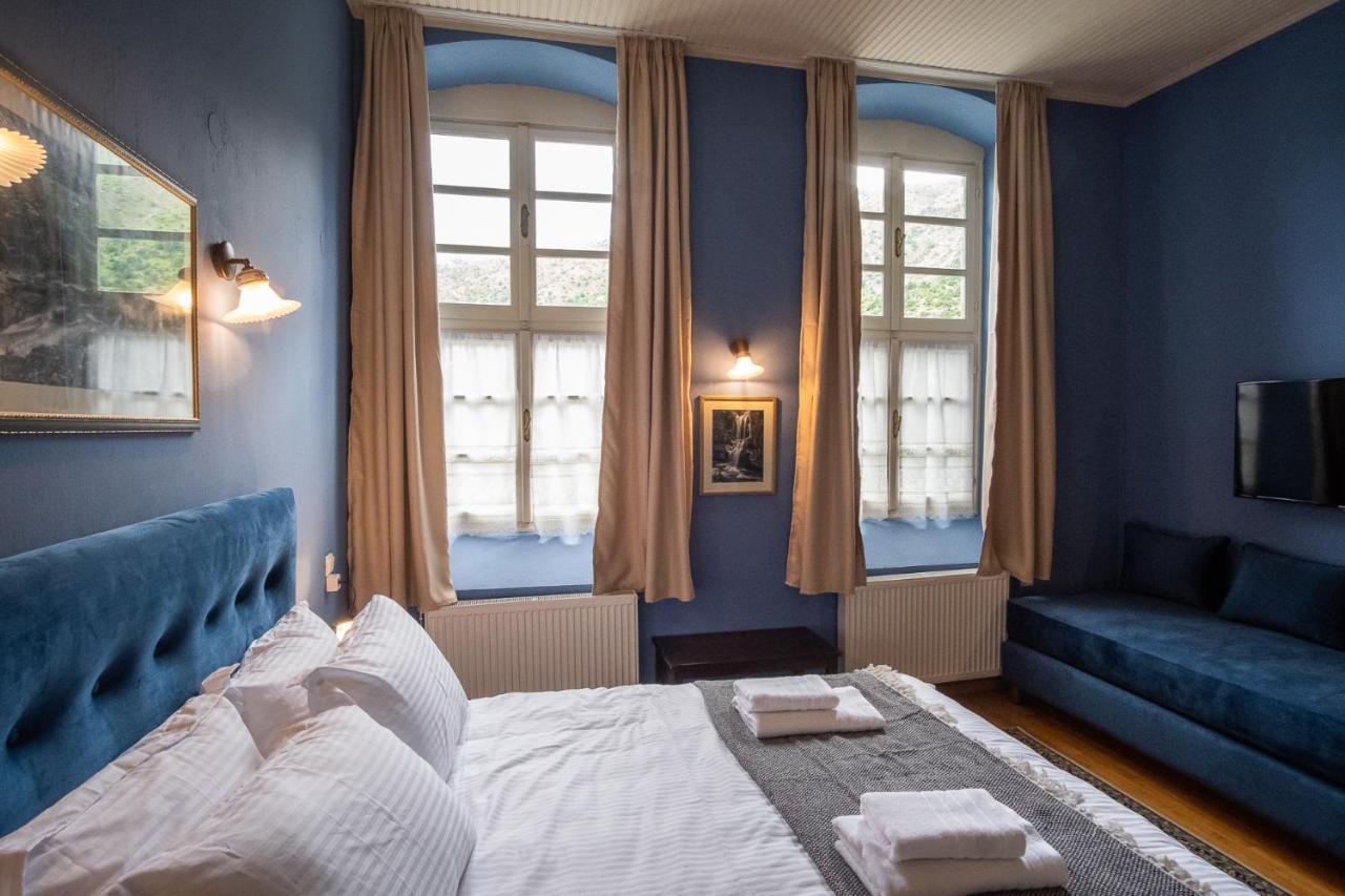 The Old School Boutique Hotel Сирако Екстериор снимка