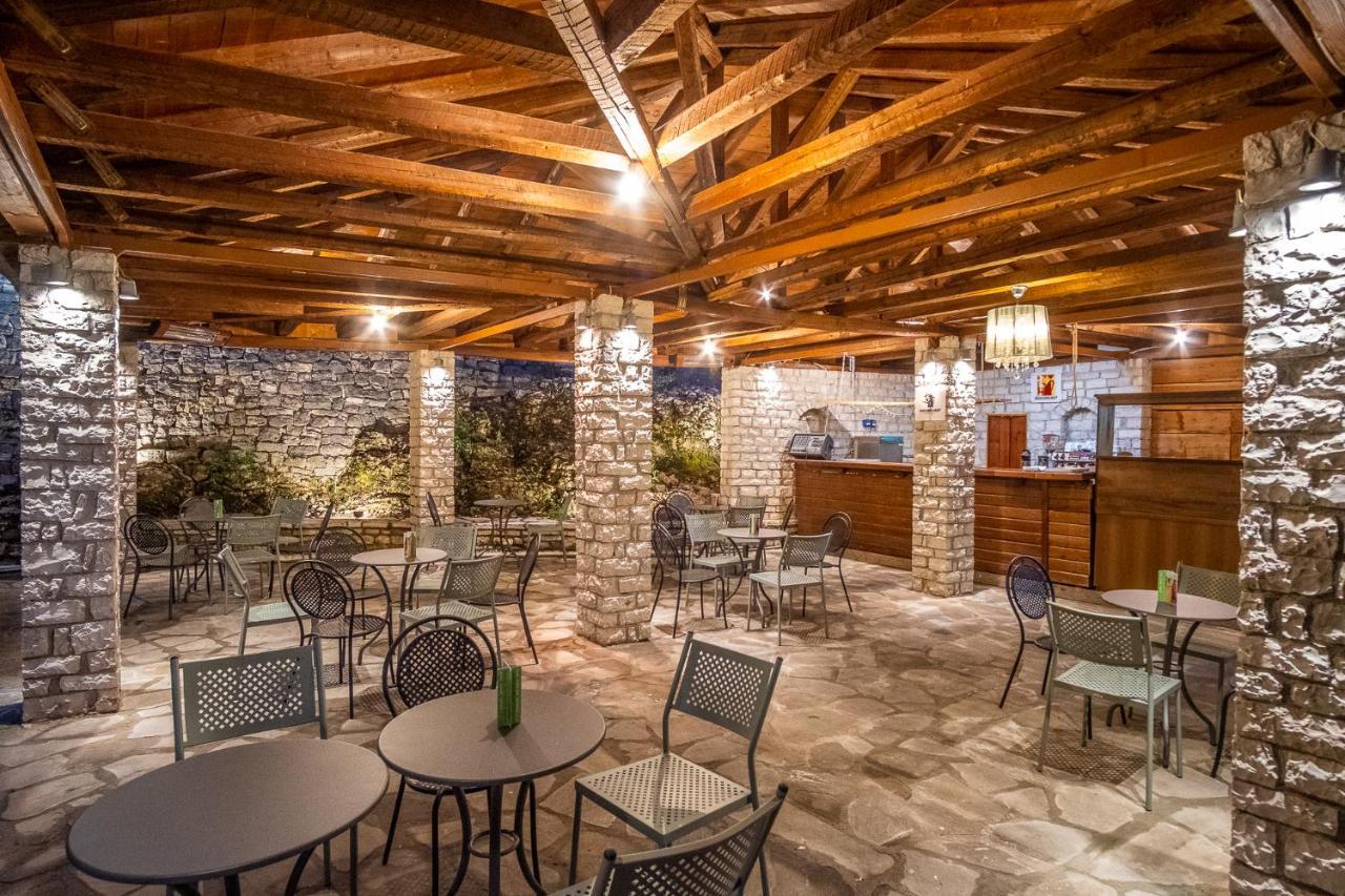 The Old School Boutique Hotel Сирако Екстериор снимка