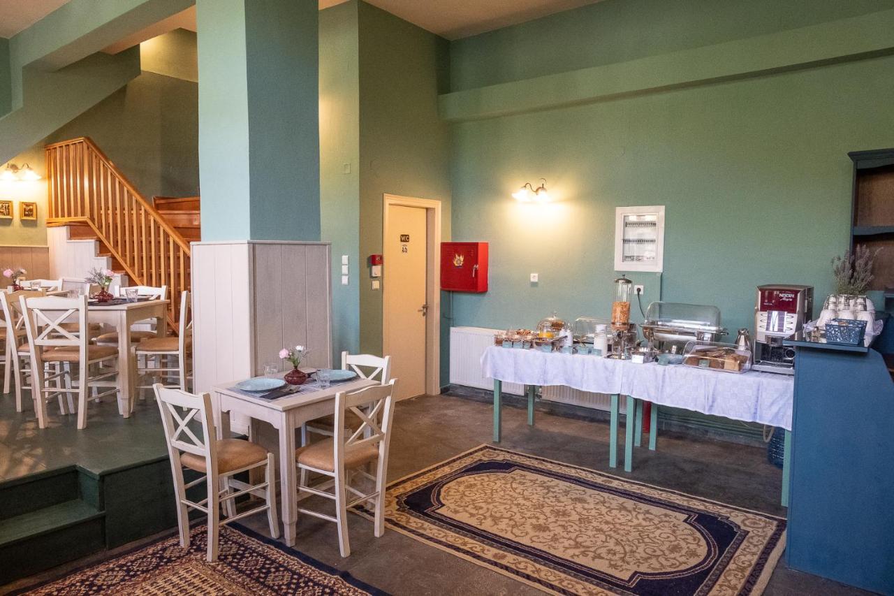 The Old School Boutique Hotel Сирако Екстериор снимка