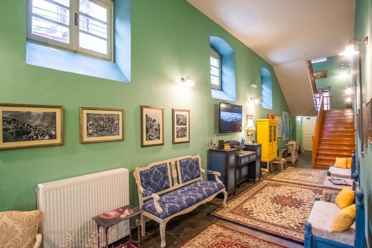 The Old School Boutique Hotel Сирако Екстериор снимка