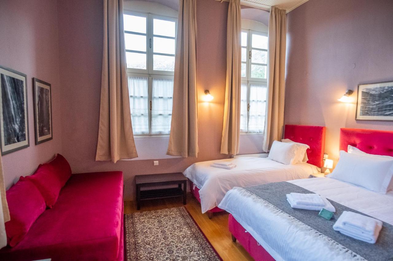 The Old School Boutique Hotel Сирако Екстериор снимка